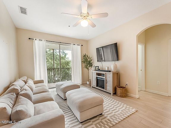 3rd image of 10550 BAYMEADOWS Road #413