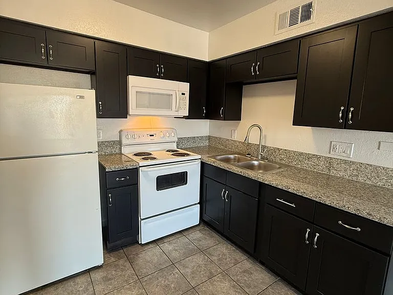 Wilshire place — Photo 13