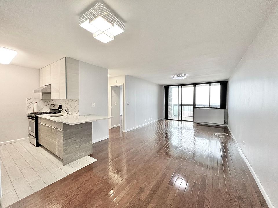 1st image of 2 Bay Club Dr APT 16O