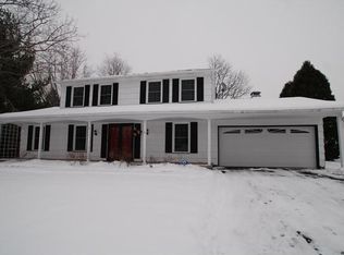 15 Hidden Spring Cir, Rochester, NY 14616