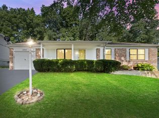 1711 Winter Hill Dr, O'Fallon, MO 63366