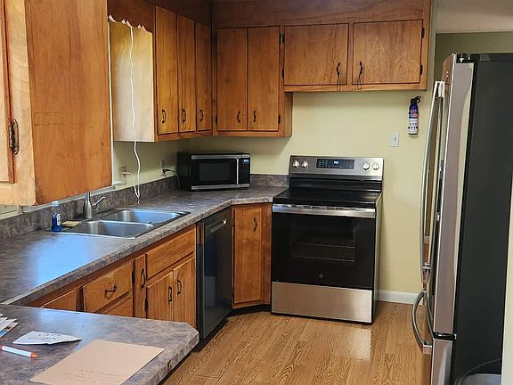 3rd image of 8 Old Quarry Rd