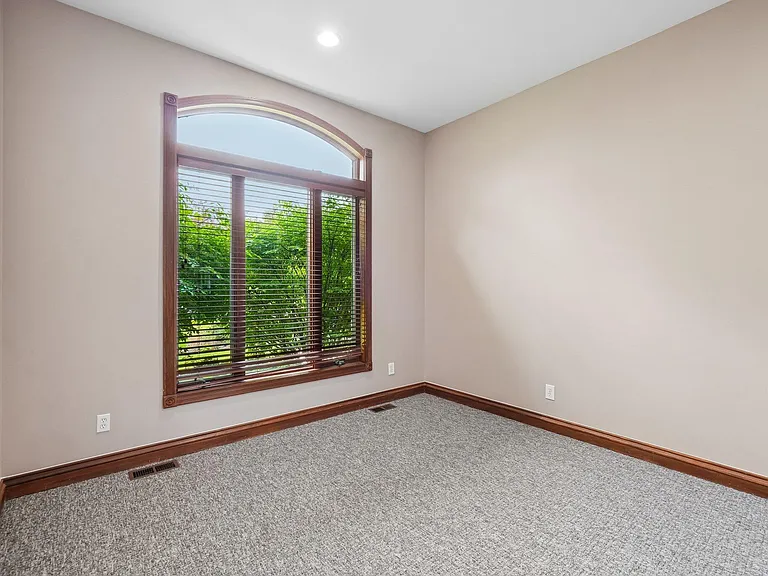 1819 Brookview Dr — Photo 28