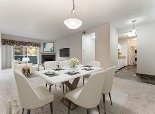 4320 S Corbett Ave APT 202, Portland, OR 97239