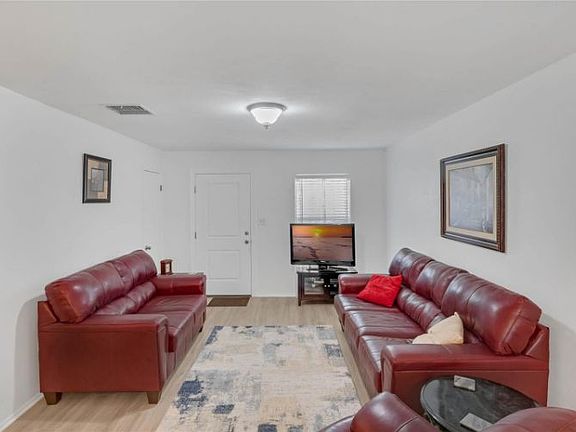 4th image of 40522 W 5th Ave