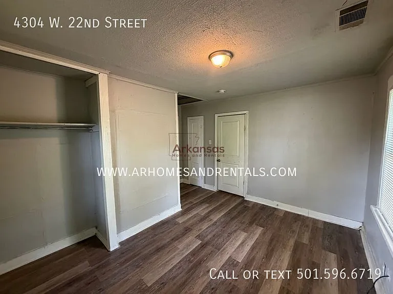 4304 W 22nd St — Photo 6