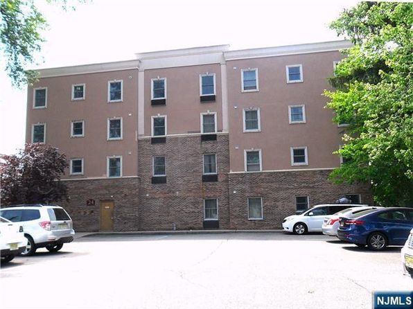 24 S William St #203