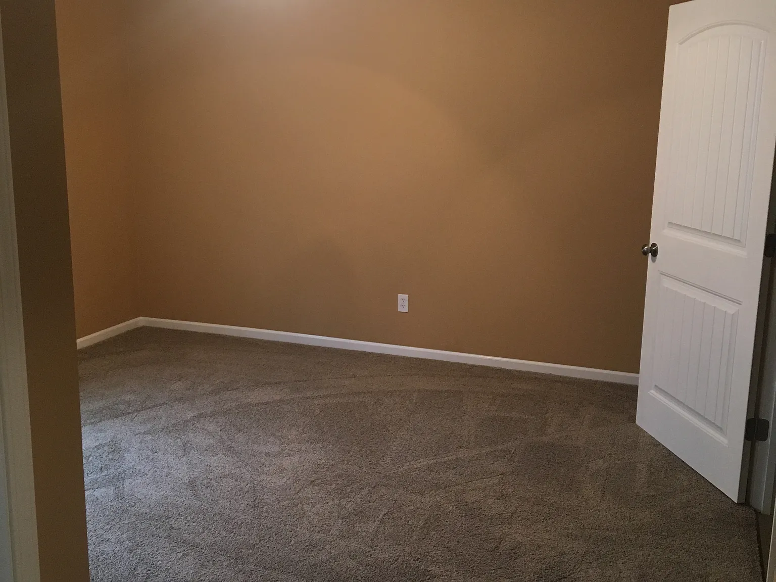 3 bed, 2.5 bath, 1600 sqft, $1,500 — Photo 3