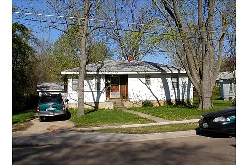 208 S Oak St Photo 1