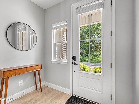 4th image of 7431 Thomas Ln