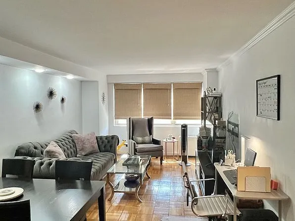 10210 66th Rd APT 4G, Forest Hills, NY 11375