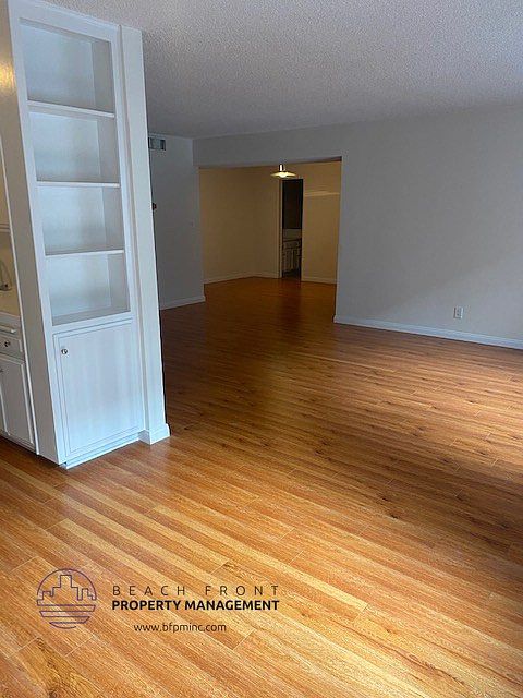 1st image of 319 S Clark Dr #4198027