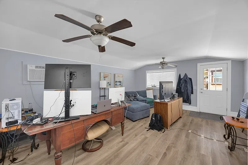 Building Photo - 331-335 N Olive St #333