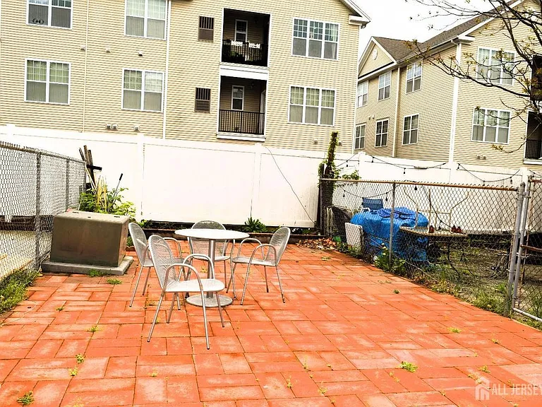51 Larch St — Photo 28