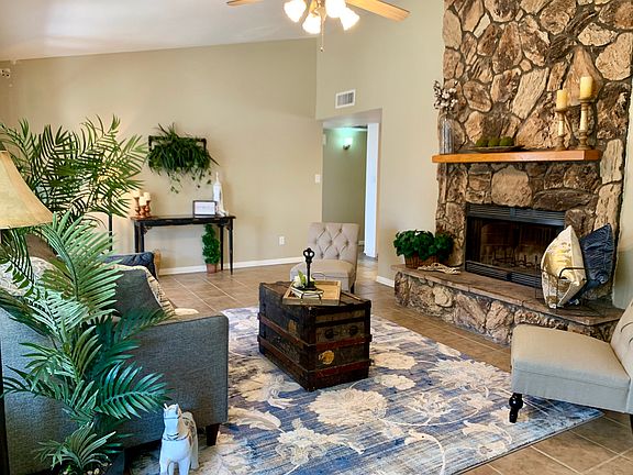 3rd image of 1720 N Papillon Cir