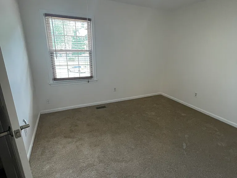 9 Warwick Cir — Photo 12