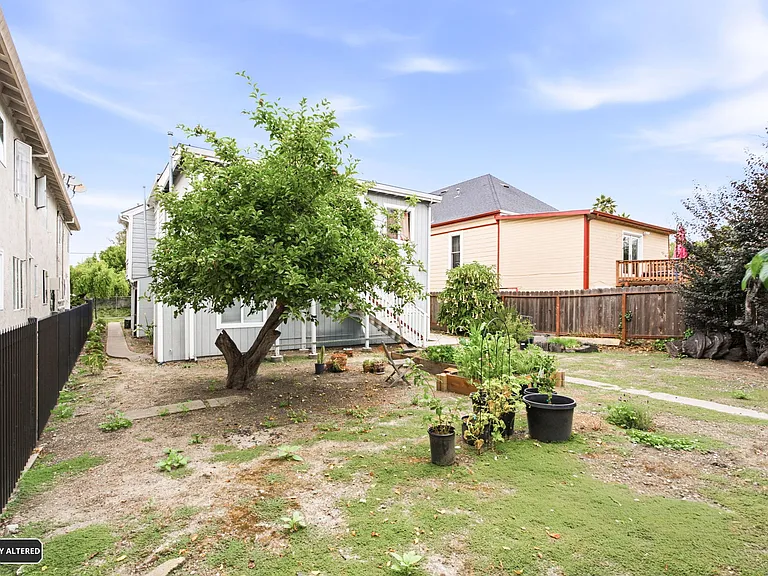 1238 Haskell St #B — Photo 15