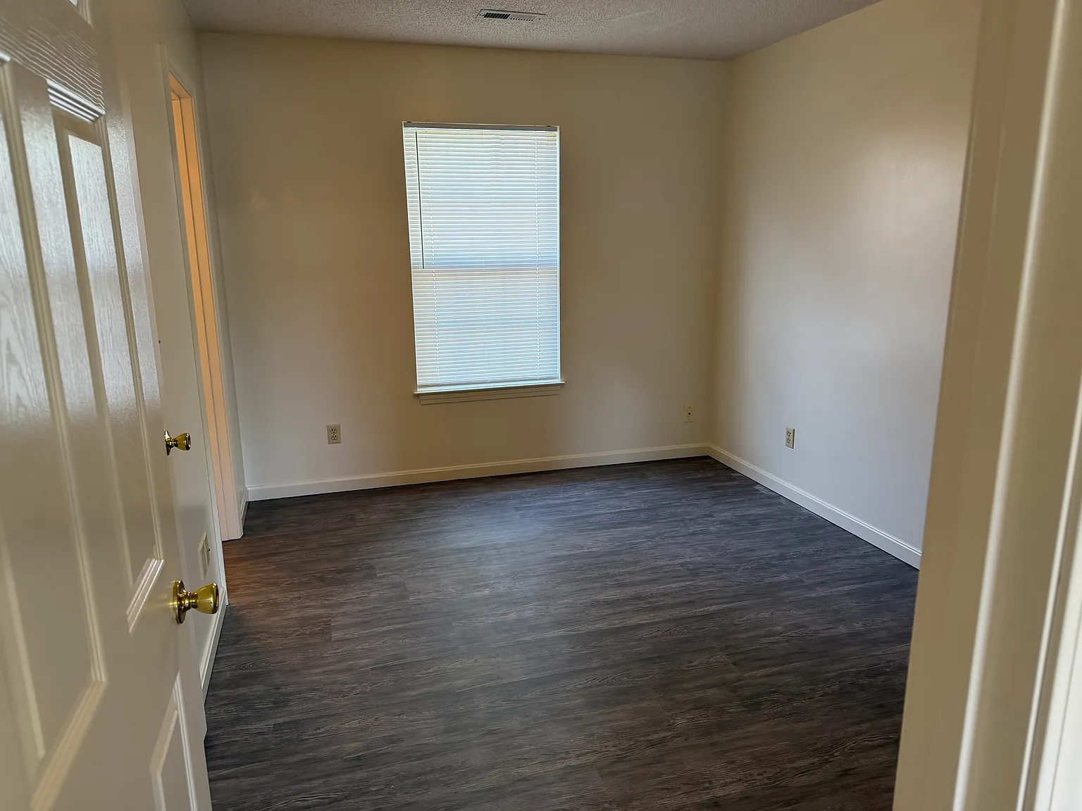 2 bed, 1.5 bath, 800 sqft, $850 — Photo 4