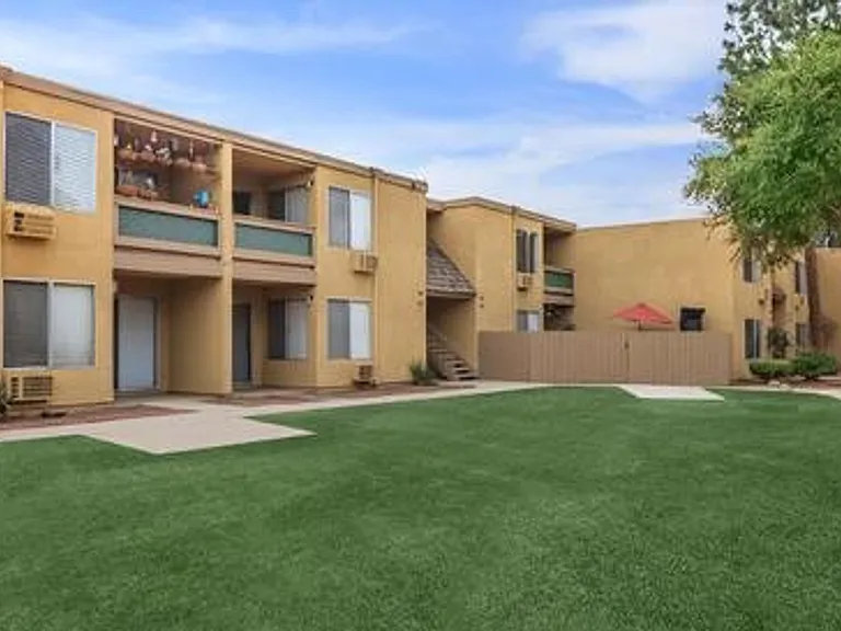 Sun Valley Gardens Apartments — Photo 22