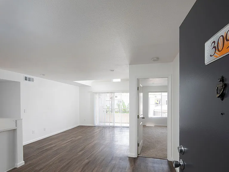 Mission Pacific Apartments — Photo 109