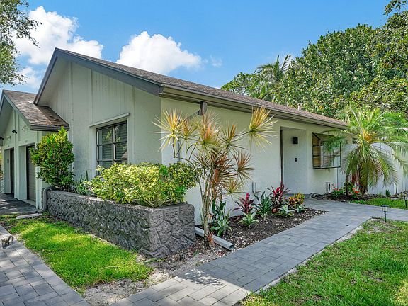 3rd image of 4105 Palm Forest Drive S