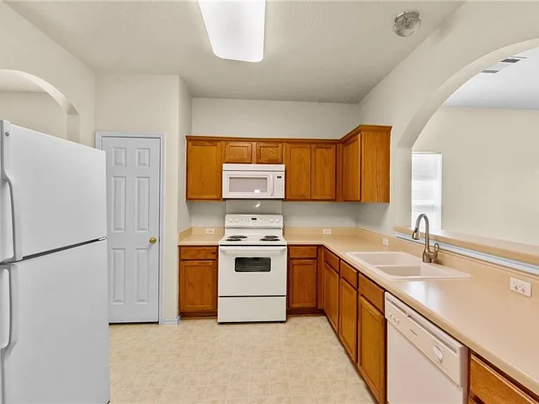 603 Wiley St — Photo 3