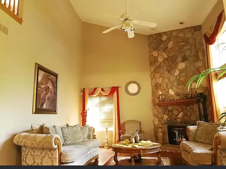 5689 Versailles Ave — Photo 40
