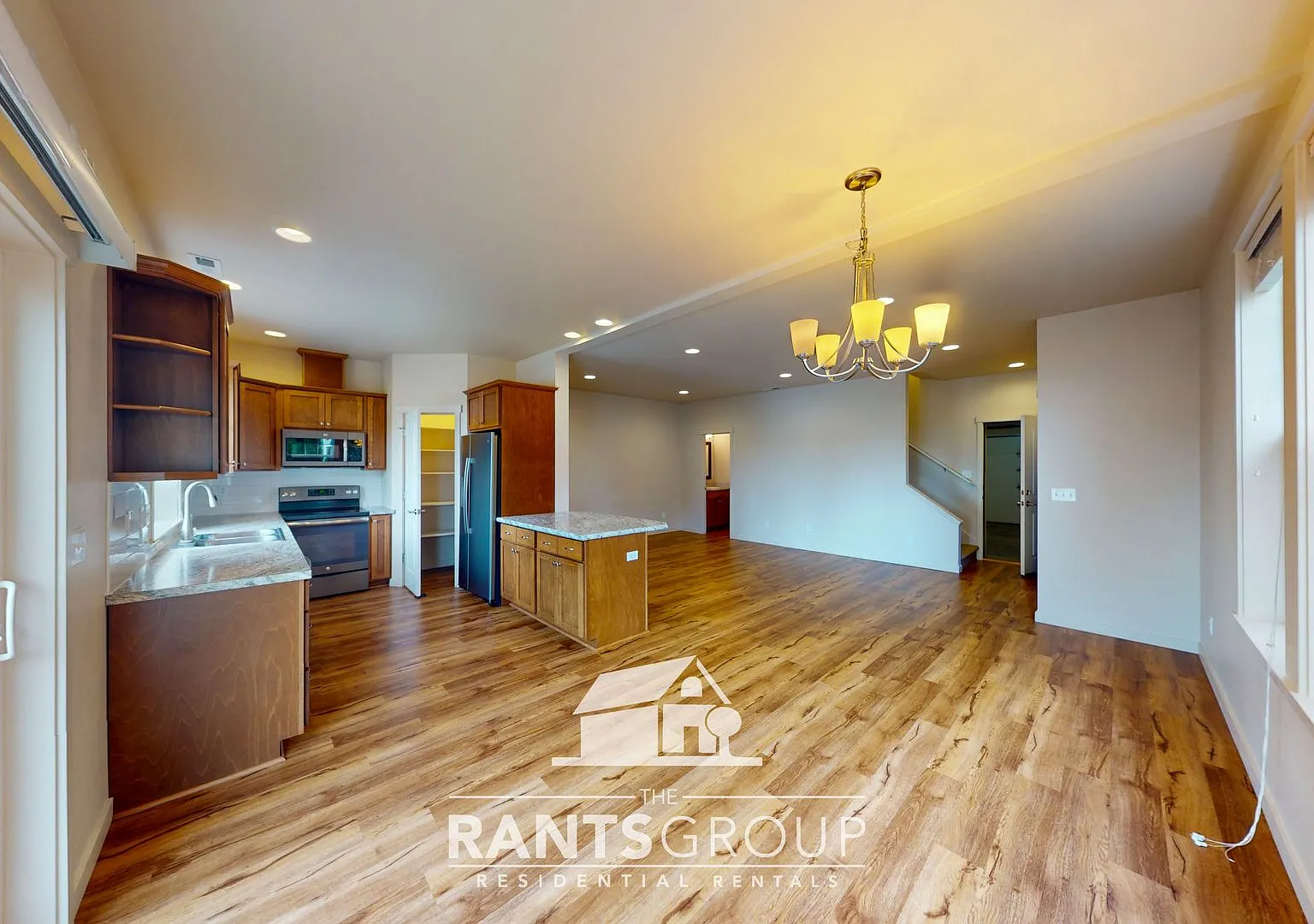 837R — Photo 2