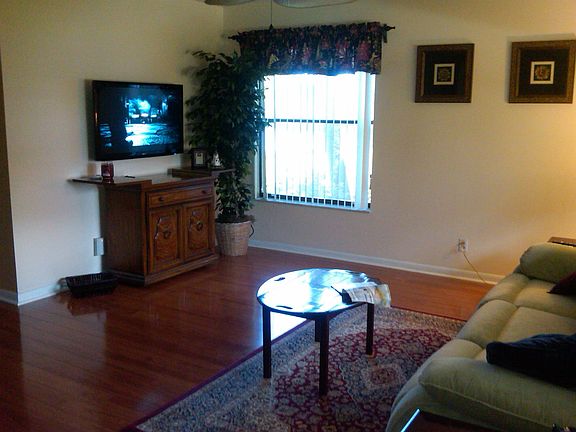 4th image of 270 SW South River Dr APT 103