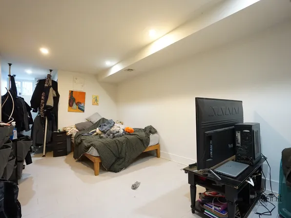 1689 Gates Avenue image 14 of 21