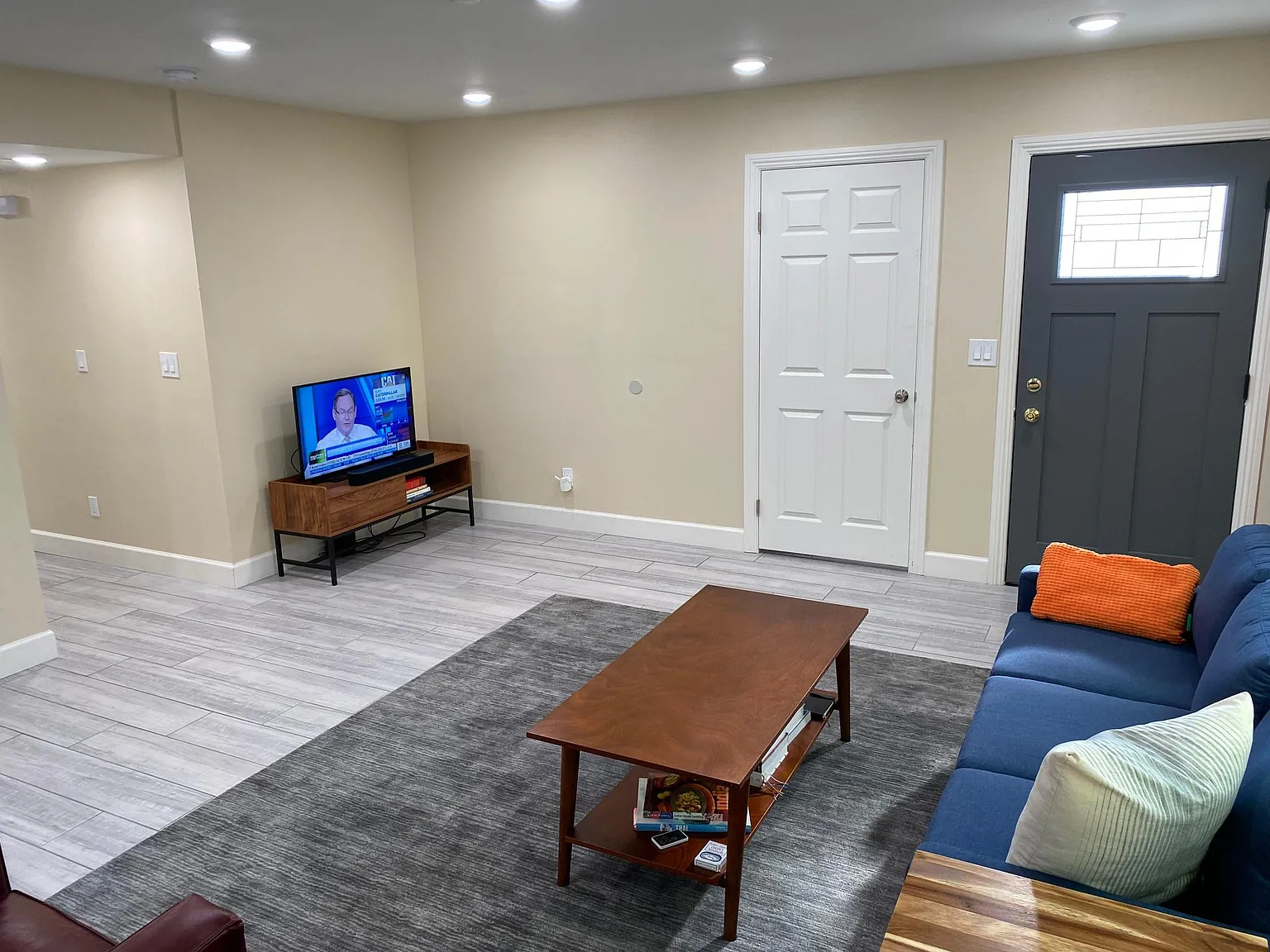 4 bed, 2200 sqft, $3,575 — Photo 2