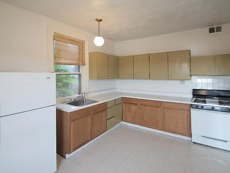 228 Union St #9 — Photo 3