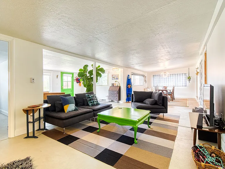 410 Pearl St — Photo 11