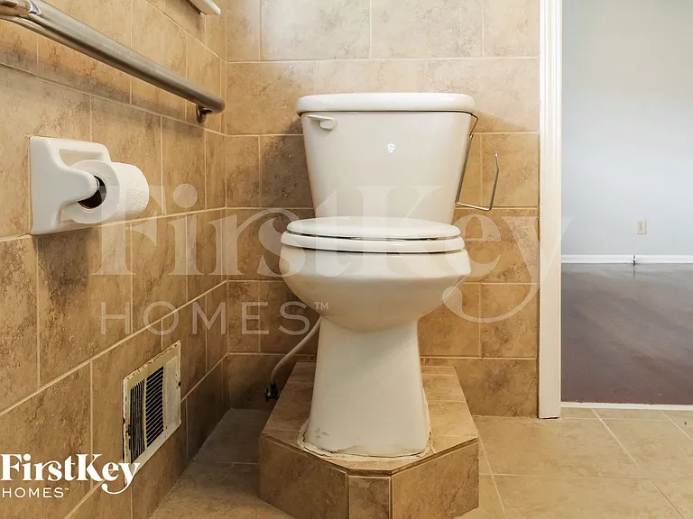 2256 Street Deville — Photo 9