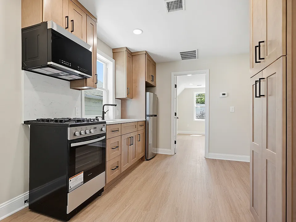 30 Edison St #2