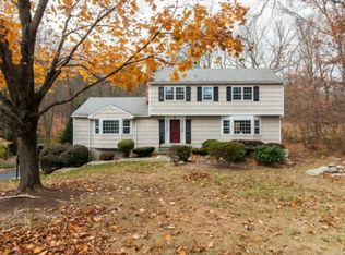 16 Bumblebee Ln, Norwalk, CT 06851