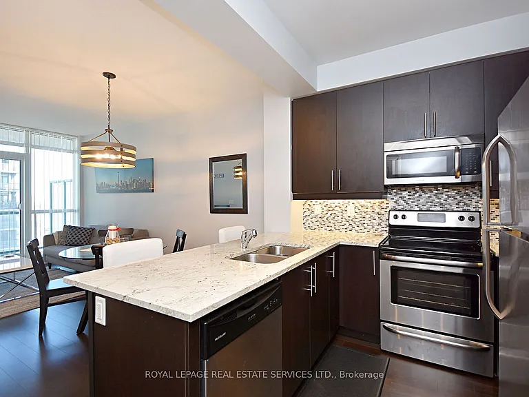 1185 The Queensway #901 — Photo 3