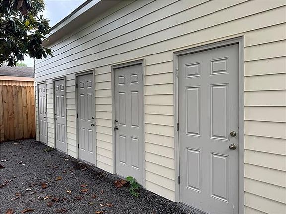 3rd image of 914 Dante St #102