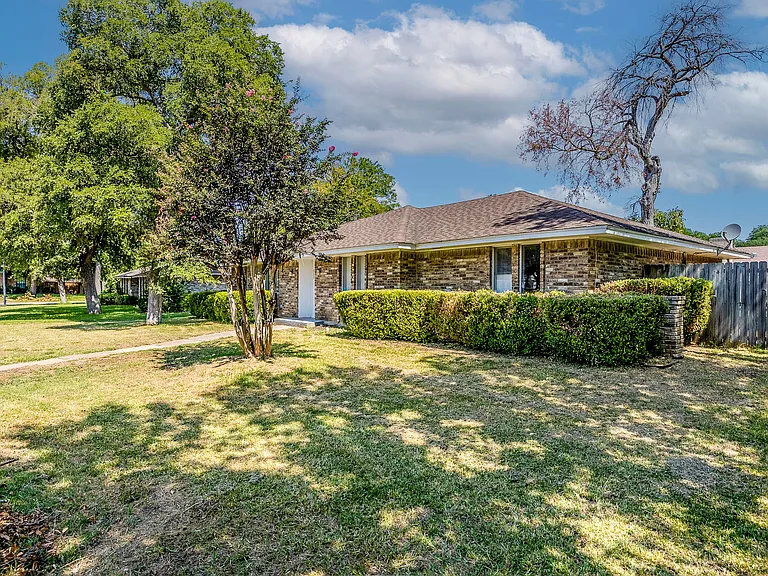 337 Woodbrook Dr — Photo 3