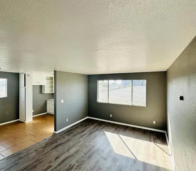 616 W 75th St #6 — Photo 1