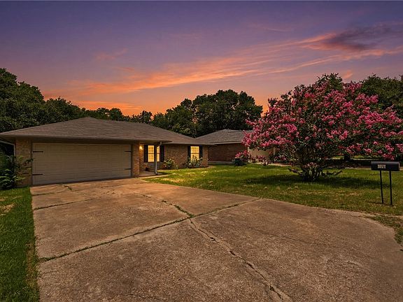 3rd image of 4101 Willow Oak St