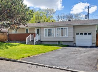 888 Charleswood Ave, Ottawa, ON K1K 0W3