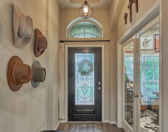4th image of 110 Mayhaven Court