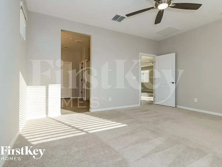 8411 S 164th Dr — Photo 9
