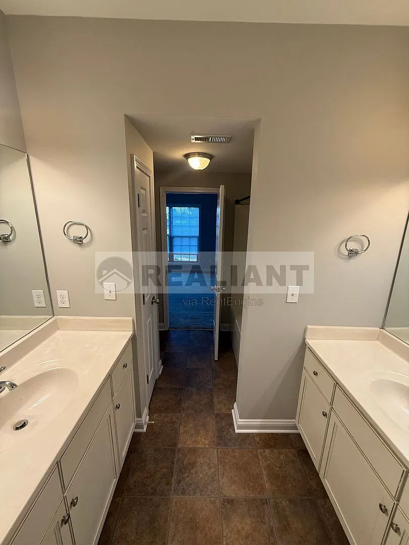 4 bed, 2.5 bath, 2234 sqft, $2,900 — Photo 4