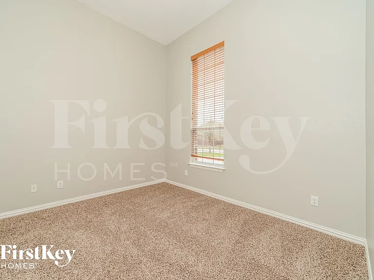 4301 Palmer Dr — Photo 12