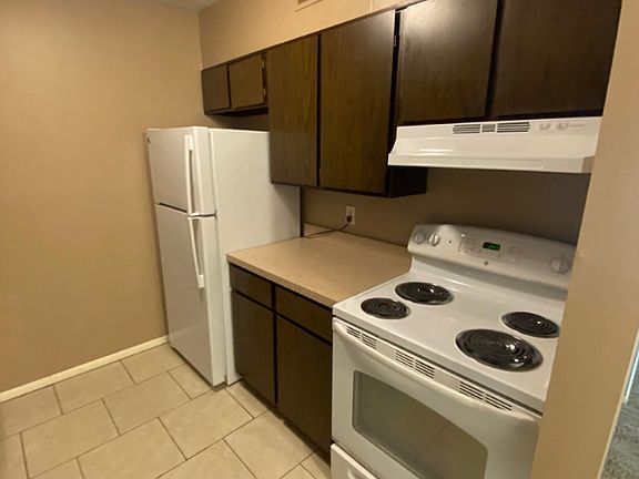 5th image of 4403 S 27th St #E12