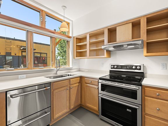 3rd image of 2525 N Killingsworth St APT 311