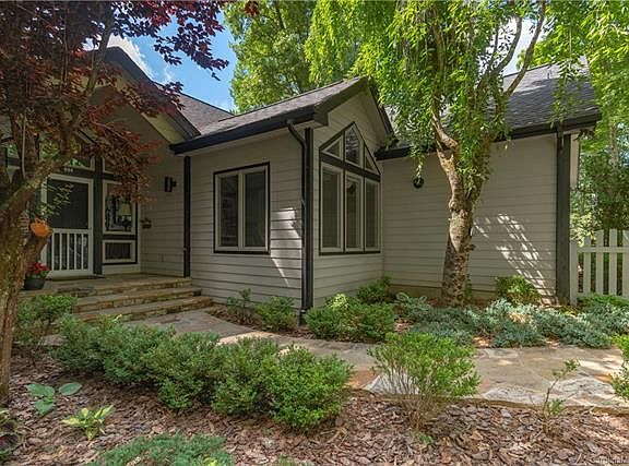 4th image of 494 Woody Ln