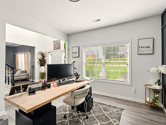 4th image of 100 Chadwick Pl